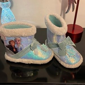 🆑FINAL PRICE‼️ Girls size 11/12 boot slippers Disney Frozen 2